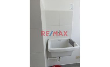 ¡Atencion!, Venta De Acogedor Departamento En Condominio Andalucia, A Unas Cuadras De Av. Metropolitana I, En Piso 7