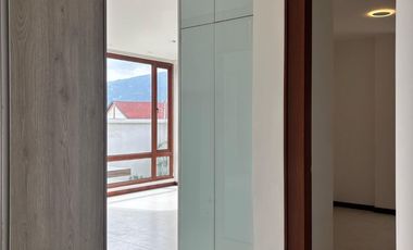 SUITE DE RENTA, EN CUMBAYA, CON PATIO Y PERGOLA