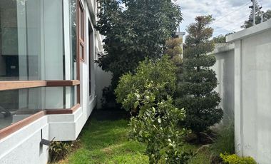 SUITE DE RENTA, EN CUMBAYA, CON PATIO Y PERGOLA