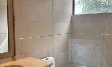 SUITE DE RENTA, EN CUMBAYA, CON PATIO Y PERGOLA