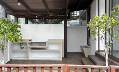 SUITE DE RENTA, EN CUMBAYA, CON PATIO Y PERGOLA