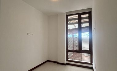 SUITE DE RENTA, EN CUMBAYA, CON PATIO Y PERGOLA