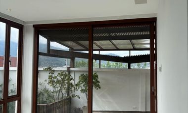 SUITE DE RENTA, EN CUMBAYA, CON PATIO Y PERGOLA