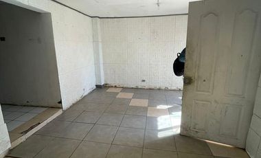 4 Casa en terreno de 213 Mts. Aprox. Cercana a Avda. José Miguel Carrera, Paradero 38 de Gran Avenida.