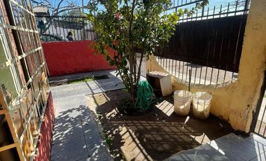 4 Casa en terreno de 213 Mts. Aprox. Cercana a Avda. José Miguel Carrera, Paradero 38 de Gran Avenida.