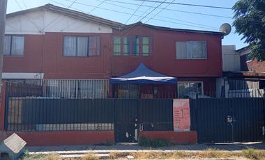 Venta Casa de 2 Pisos con Local Comercial en Pudahuel Sur