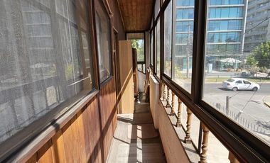 Venta de Cómoda Casa en Avenida Principal