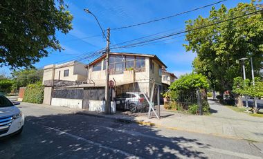 Venta de Cómoda Casa en Avenida Principal