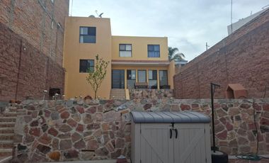 CASA EN VENTA UBICADA EN ALCALDE, LAGOS DE MORELOS