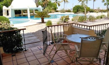 Condominio Sobre el Malecon con alberca (Marina Palmira)