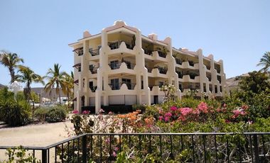 Condominio Sobre el Malecon con alberca (Marina Palmira)