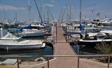 Condominio Sobre el Malecon con alberca (Marina Palmira)