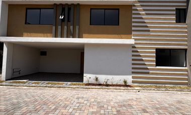 CASA EN VENTA CERCA DE PLAZA SAN DIEGO