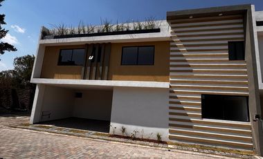 CASA EN VENTA CERCA DE PLAZA SAN DIEGO