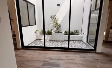 CASA EN VENTA CERCA DE PLAZA SAN DIEGO