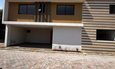 CASA EN VENTA CERCA DE PLAZA SAN DIEGO