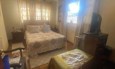 Se vende espaciosa casa en excelente ubicación en la comuna de Macul