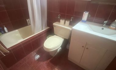 Se vende espaciosa casa en excelente ubicación en la comuna de Macul