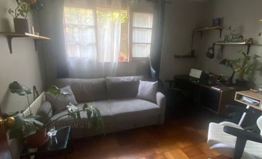Se vende espaciosa casa en excelente ubicación en la comuna de Macul
