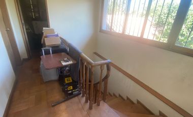 Se vende espaciosa casa en excelente ubicación en la comuna de Macul