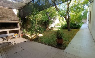 VENDO AMPLIA CASA EN VENTA - ZONA EXHIPODROMO -