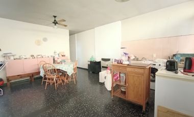 VENDO AMPLIA CASA EN VENTA - ZONA EXHIPODROMO -
