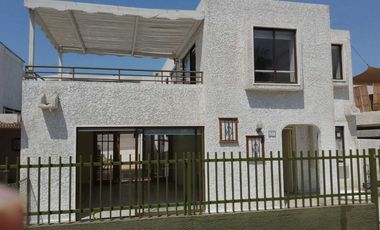 En venta Casa Estilo Mediterráneo. Condominio Mares del Sur. Iquique