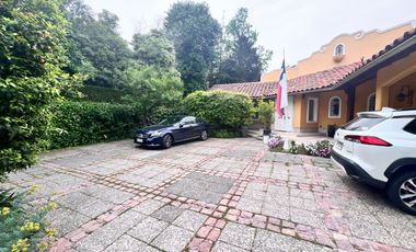 Gran Casa Colonial Con Mucho Estilo, En Muy Buen Sector