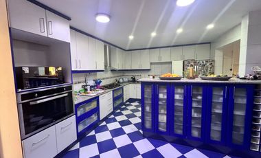 Gran Casa Colonial Con Mucho Estilo, En Muy Buen Sector