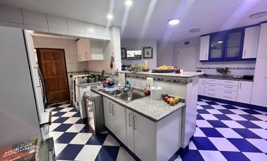 Gran Casa Colonial Con Mucho Estilo, En Muy Buen Sector