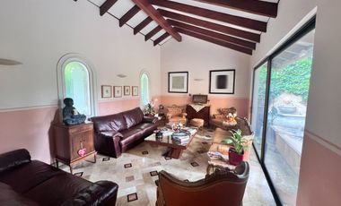 Gran Casa Colonial Con Mucho Estilo, En Muy Buen Sector
