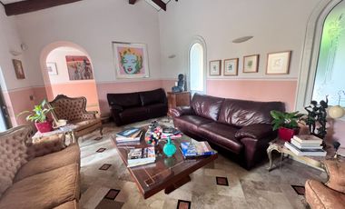 Gran Casa Colonial Con Mucho Estilo, En Muy Buen Sector