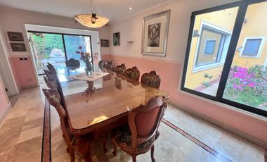 Gran Casa Colonial Con Mucho Estilo, En Muy Buen Sector