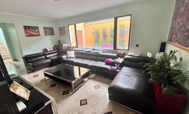 Gran Casa Colonial Con Mucho Estilo, En Muy Buen Sector