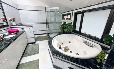 Gran Casa Colonial Con Mucho Estilo, En Muy Buen Sector