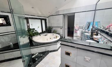 Gran Casa Colonial Con Mucho Estilo, En Muy Buen Sector