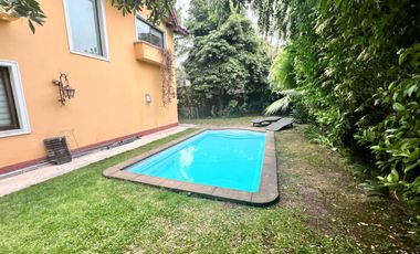 Gran Casa Colonial Con Mucho Estilo, En Muy Buen Sector