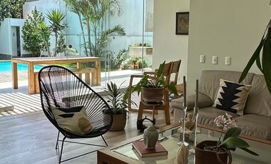 MODERNA CASA CON PISCINA Y RECIÉN REMODELADA