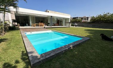 MODERNA CASA CON PISCINA Y RECIÉN REMODELADA