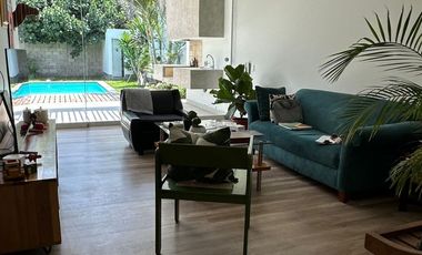 MODERNA CASA CON PISCINA Y RECIÉN REMODELADA
