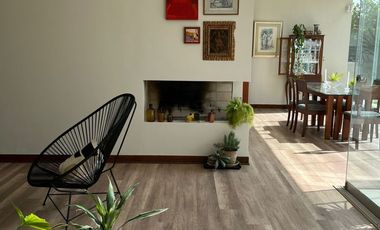 MODERNA CASA CON PISCINA Y RECIÉN REMODELADA