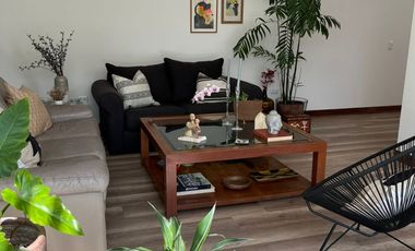 MODERNA CASA CON PISCINA Y RECIÉN REMODELADA