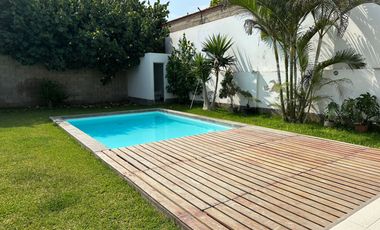 MODERNA CASA CON PISCINA Y RECIÉN REMODELADA