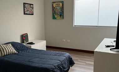 MODERNA CASA CON PISCINA Y RECIÉN REMODELADA
