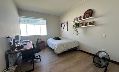 MODERNA CASA CON PISCINA Y RECIÉN REMODELADA