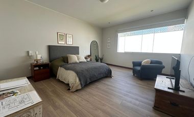 MODERNA CASA CON PISCINA Y RECIÉN REMODELADA