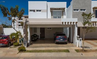 Casa en Venta en Almarena Residencial, totalmente amueblada y decorada profesionalmente