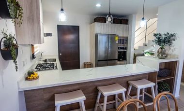 Casa en Venta en Almarena Residencial, totalmente amueblada y decorada profesionalmente