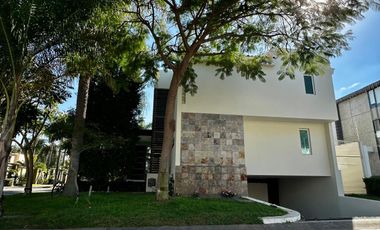 Casa en renta en Valle Real Coto Almendros de lujo