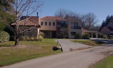Magnifica Casa en Dos Plantas Sobre Terreno de 1441 m - Praderas de Lujan